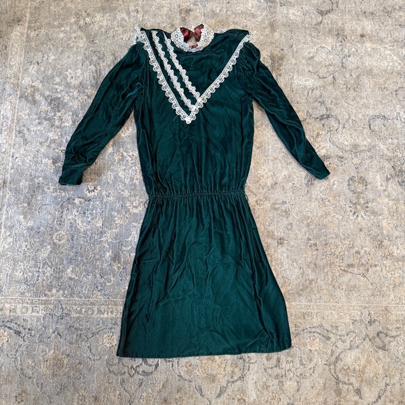 Gunne Sax Elegant Green Dress with Lace Detail - Picture 1 of 5